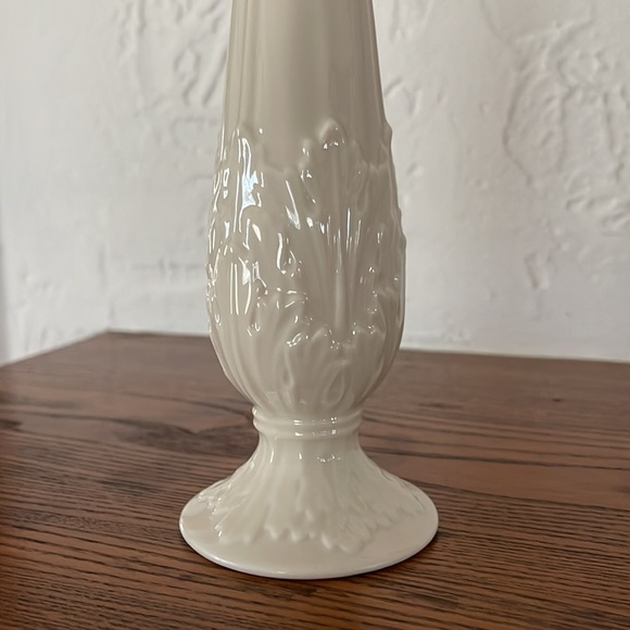 Vintage Lenox Woodland Collection Ivory Vase - Picture 3 of 10